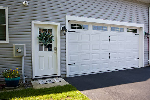 24/7 Emergency Garage Door Panel Replacement experts in Leawood, KS
